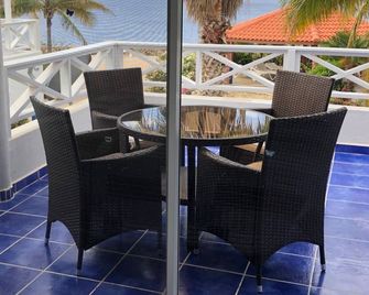 Oceanfront, 3 bedroom property, Lovely location - Sabana Westpunt - Balcony