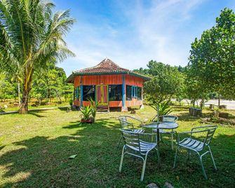 OYO 2246 Anjung Bang Oking Hotel & Resort - Krui - Patio