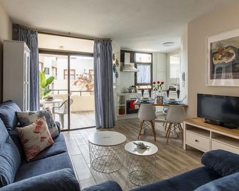 Marine & Coastal Lifestyle Apartment, Sea, Sun and Beach - El Médano - Living room