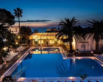 Hotel Terme Royal Palm - فوريو - حوض السباحة