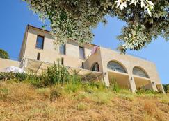 Amazing Apartment In Piana With Wifi - Piana - Building