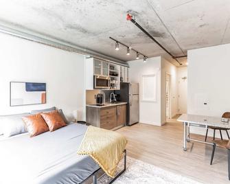 Urban Elegance Studio Oasis Prime Location - Cleveland - Bedroom