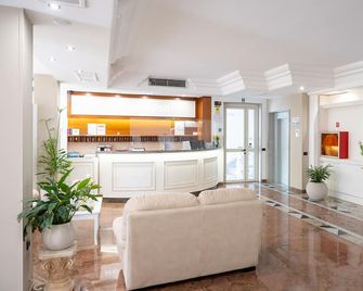 Porto Cesareo Hotel - 切薩雷奧港 - 大廳