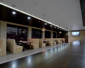 Menua Hotel - Sarátov - Lobby