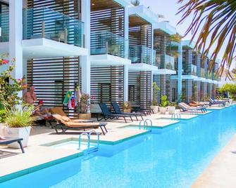 Tamala Beach Resort - Kanifing - בריכה