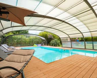 Spacious house with heated pool 7 minutes from the sea. - Château-d’Olonne - Pool