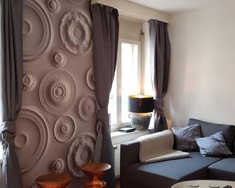New:Lovely 2.5 Room , Dish Washer, Wifi, Fully Equiped, own washer/dryer - Zúrich - Sala de estar