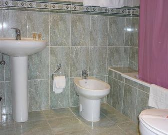 Hotel Tuto - Torrevieja - Bathroom