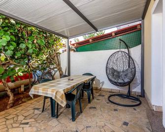 Apartments with parking spaces Valbandon, Fazana - 7352 - Fažana - Innenhof