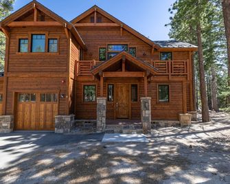 Gray Bear #86 4 Bedroom Home by RedAwning - Mammoth Lakes - Building