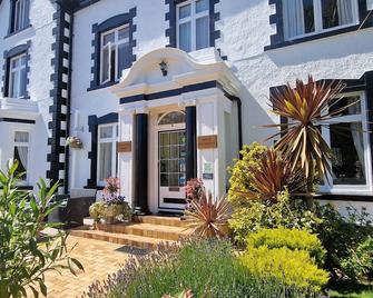 Holcombe House Guest House - Llandudno - Building