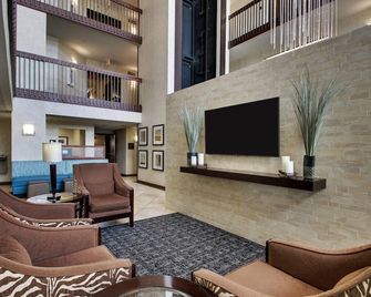 Garner Hotel Houston – Hobby Airport by IHG - Houston - Wohnzimmer