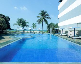 Rani Beach Resort - נגומבו - בריכה