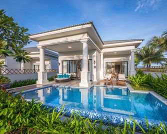 Melia Vinpearl Cam Ranh Beach Resort - Nha Trang - Yatak Odası