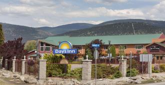Days Inn by Wyndham Penticton Conference Centre - Penticton - Building