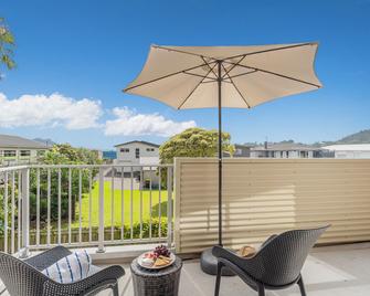 Ocean Serenity Apartments Whitianga - Whitianga - Balcón