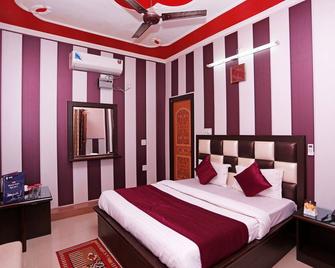 Mehfil Hotel - Haridwar - Bedroom