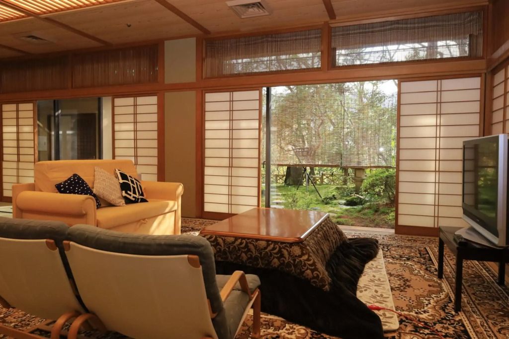 Ginsuisou Choraku - קובה - סלון