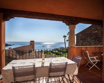 feet in the water, luxurious apartment - Ramatuelle - Balcony
