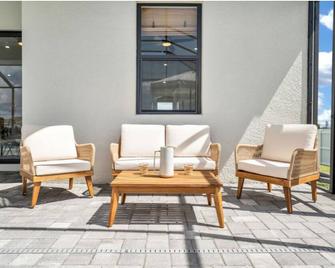 Luxury Family Retreat: Heated Pool & Resort Vibes - Suncoast Estates - Patio
