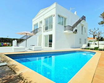 Premium Villa, Quality, Beachfront, Sea Views. Tourist Licensing Et 1163 Me - Ciutadella - Piscina