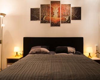 سيتي هاوس 4 بد رومز - انتورب - غرفة نوم