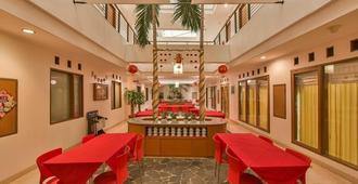 The Cherry Homes Hotel and Residence - באנדונג - מסעדה