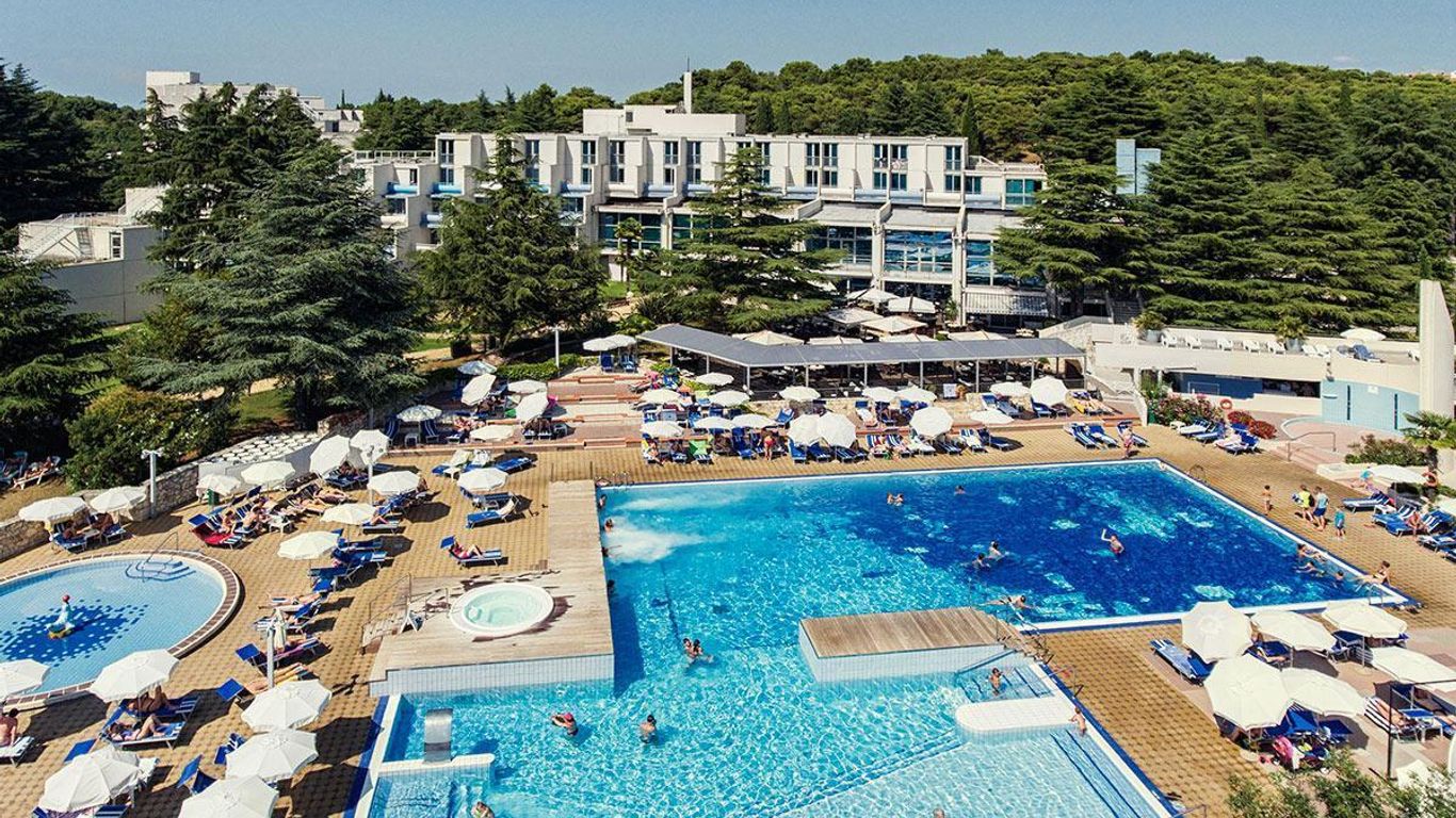 バラマール クリスタル ホテル