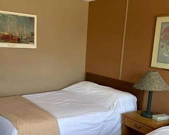Ashern Motor Hotel - Ashern - Bedroom