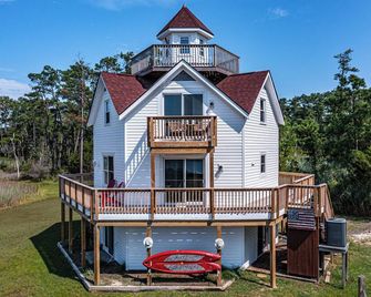 Beacon Bay Getaway: Private pier/large yard/King/Kayaks/SUP - White Stone - Building