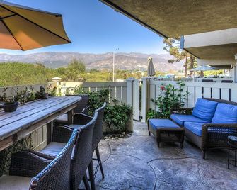 Beautifully Decorated Condo Steps to Beach - Carpinteria - Balcony