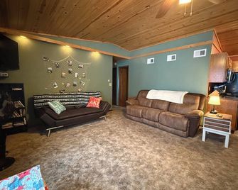 Charming lakefront retreat on Mille Lacs Lake east side with stunning sunsets. - Isle - Sala de estar