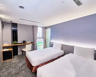 Butler Hotel (Plaza Hotel) - טאיצ'ונג - חדר שינה