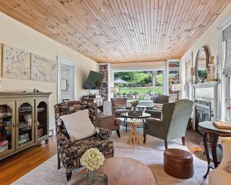 Inn on Golden Pond - Holderness - Wohnzimmer