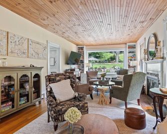 Inn on Golden Pond - Holderness - Living room