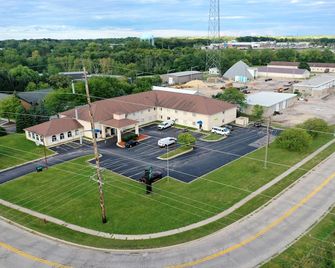 Quality Inn & Suites Woodstock near Lake Geneva - Woodstock