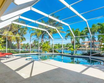 Beautiful Home On Lake Clarke Shores - West Palm Beach - Pool
