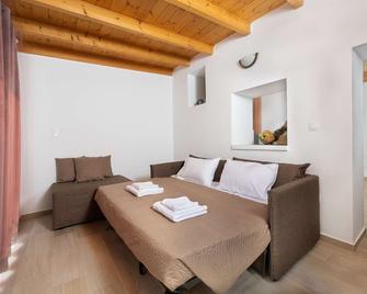 M&K Traditional House - Theologos - Schlafzimmer