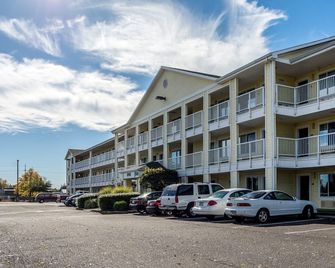 HomeTowne Studios by Red Roof Salem, OR - Salem - Edificio