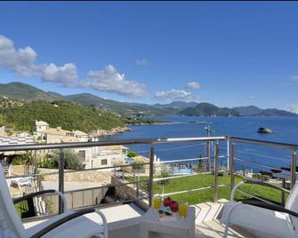 Christie's Luxury Suites - Sivota - Balkon