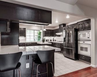 Yosemite and Bass lake I Hot tub I Game room I Sleeps 13 - Oakhurst - Küche