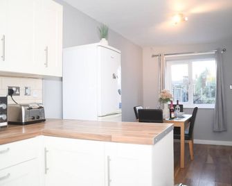 Tranquil Walsall Retreat with 3 Bedrooms - Walsall - Keuken