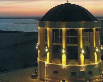 Comfortable apartment for up to 5 persons - 3 rooms, in top location, with parking lot - Borkum - Gebouw