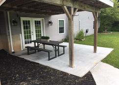 Privacy, Entertainment, Comfort Galore 2 Br Lr 1ba Home Theater, Pool Table - Suffield - Patio