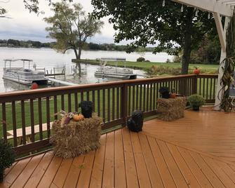 Fun times at the Lake - Onsted - Balcony