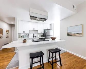 Chill Soulard Condo Across from Duke's - San Luis - Cocina