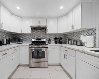@ Marbella Lane - Serene And Pristine Home - West Covina - Cocina