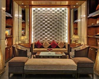 Grand Residency Hotel & Serviced Apartments - Mumbai - Living room