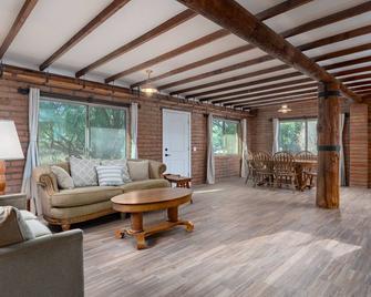 Remodeled Ranch House on 3 acres with Horse Facilities - Tanque Verde - Sala de estar