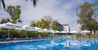 仙雅沃勒多莫特酒店 - 佛洛斯 - 沃洛斯 - 游泳池